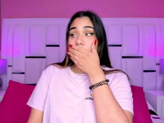 AlannaWest on BongaCams 