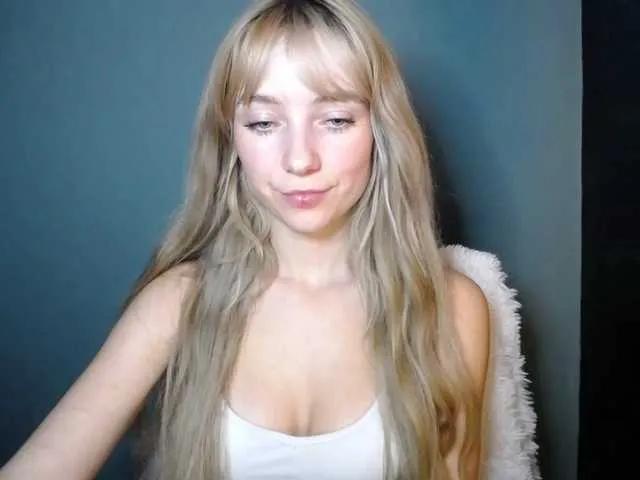 LuciaLovely's avatar