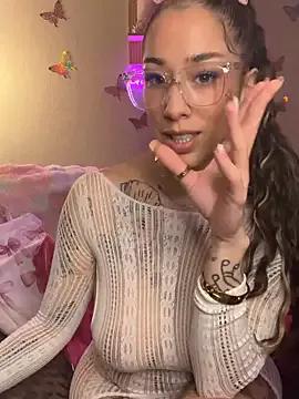 Chachou000 on StripChat 