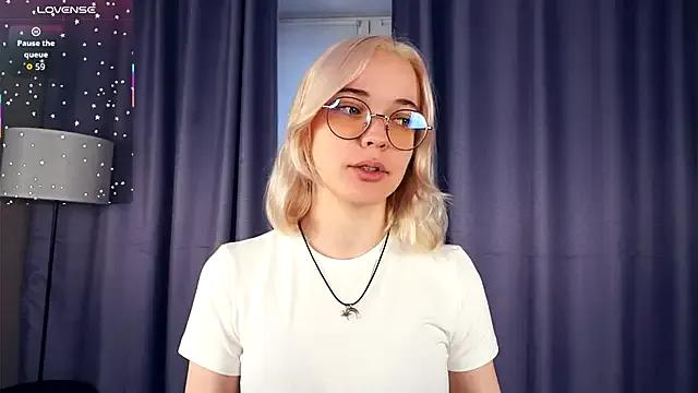 EdaKirkIin — Tease you with my skirt