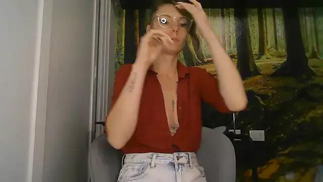 Feli_blue — CAVALCATA SU DILDONE CON SQUIRT