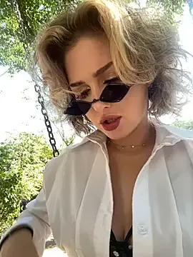 KellyKeler on StripChat 