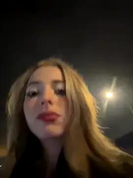 LoraaDoll — Freechat on StripChat