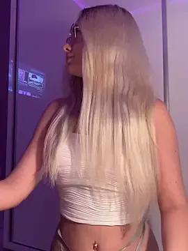 mollyxxx on StripChat 