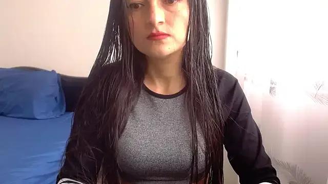 Sarah-w on StripChat 